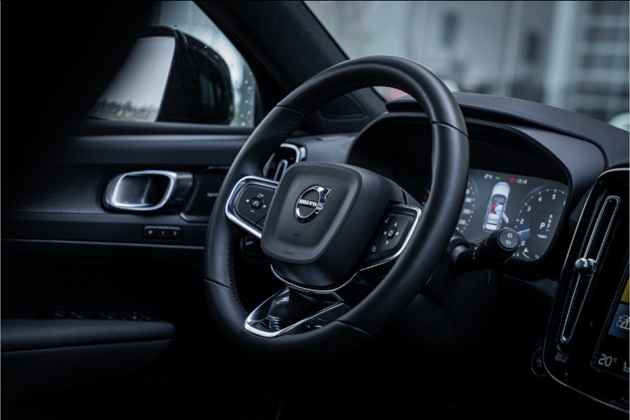 Volvo XC40 T4 Recharge Ultimate Dark ** Panodak ** Harman/Kardon ** Memory
