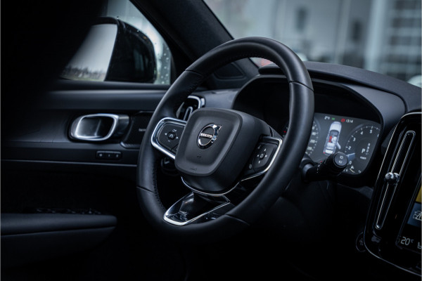 Volvo XC40 T4 Recharge Ultimate Dark ** Panodak ** Harman/Kardon ** Memory