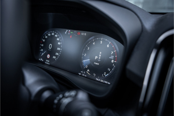 Volvo XC40 T4 Recharge Ultimate Dark ** Panodak ** Harman/Kardon ** Memory