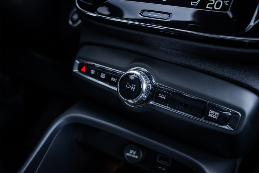 Volvo XC40 T4 Recharge Ultimate Dark ** Panodak ** Harman/Kardon ** Memory