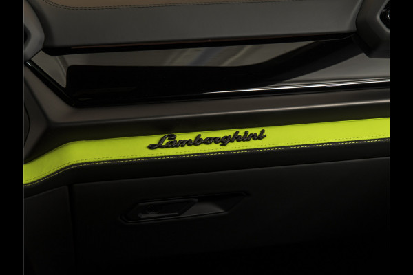 Lamborghini Urus 4.0 V8 Hybrid SE 23" I B&O I PANO I STYLE PACK I VERDE SCANDAL