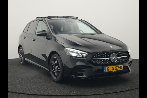 Mercedes-Benz B-Klasse 250 e AMG Limited 218pk PHEV | Panodak | Camera | Night Pakket | Alcantara Sportstoelen Verwarmd | Apple Carplay | Widescreen Cockpit | Navigatie | Lane Assist | Virtual | DAB |