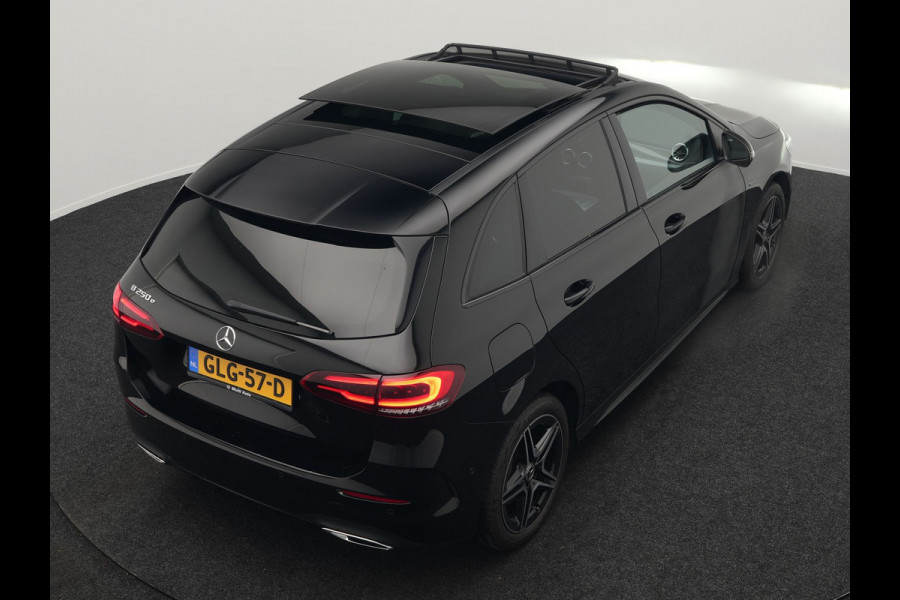 Mercedes-Benz B-Klasse 250 e AMG Limited 218pk PHEV | Panodak | Camera | Night Pakket | Alcantara Sportstoelen Verwarmd | Apple Carplay | Widescreen Cockpit | Navigatie | Lane Assist | Virtual | DAB |