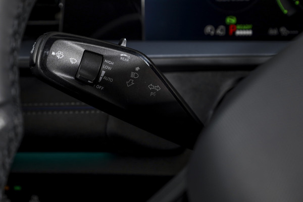 Volkswagen Tayron 1.5 eHybrid 272 PK R-Line Edition | Black Style Pakket | S/K-Panodak | Dig. Cockpit | Adapt. Cruise | Stoel-+Stuurverw. | Camera | App. Connect | ECC | Elek. Klep | LM 20" |