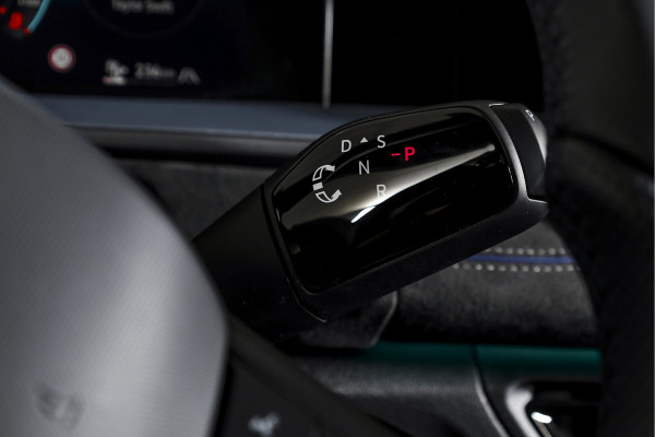 Volkswagen Tayron 1.5 eHybrid 272 PK R-Line Edition | Black Style Pakket | S/K-Panodak | Dig. Cockpit | Adapt. Cruise | Stoel-+Stuurverw. | Camera | App. Connect | ECC | Elek. Klep | LM 20" |