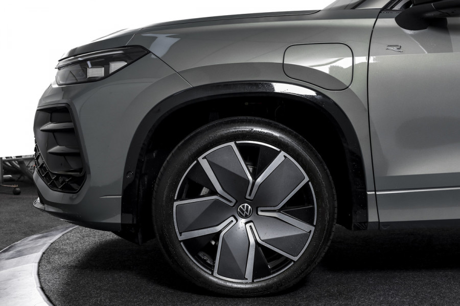 Volkswagen Tayron 1.5 eHybrid 272 PK R-Line Edition | Black Style Pakket | S/K-Panodak | Dig. Cockpit | Adapt. Cruise | Stoel-+Stuurverw. | Camera | App. Connect | ECC | Elek. Klep | LM 20" |