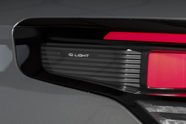 Volkswagen Tayron 1.5 eHybrid 272 PK R-Line Edition | Black Style Pakket | S/K-Panodak | Dig. Cockpit | Adapt. Cruise | Stoel-+Stuurverw. | Camera | App. Connect | ECC | Elek. Klep | LM 20" |