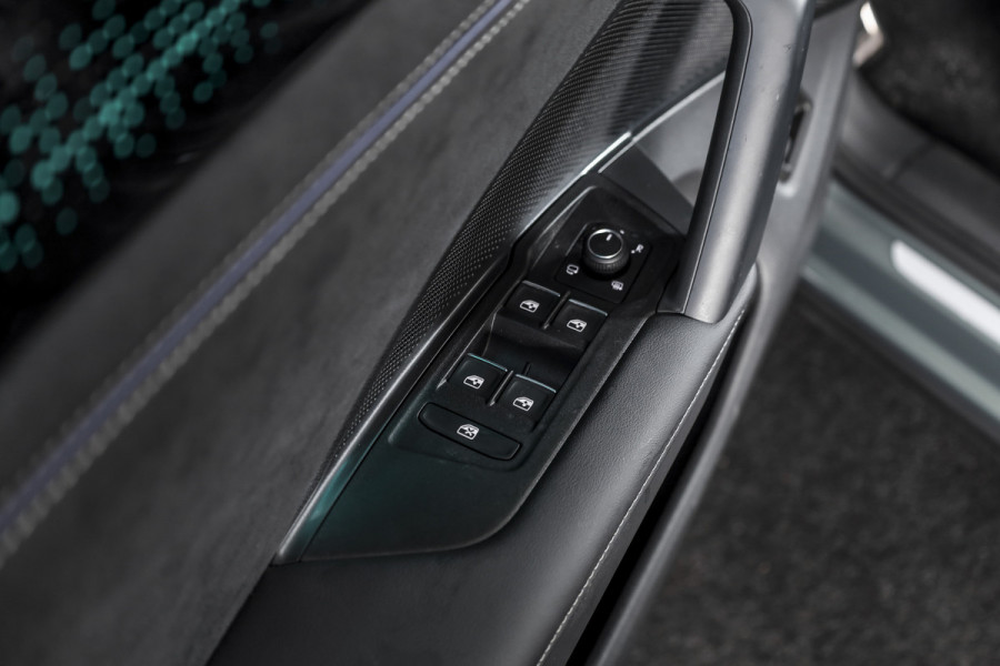 Volkswagen Tayron 1.5 eHybrid 272 PK R-Line Edition | Black Style Pakket | S/K-Panodak | Dig. Cockpit | Adapt. Cruise | Stoel-+Stuurverw. | Camera | App. Connect | ECC | Elek. Klep | LM 20" |