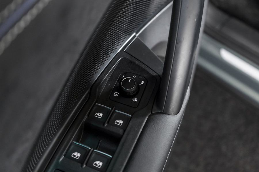 Volkswagen Tayron 1.5 eHybrid 272 PK R-Line Edition | Black Style Pakket | S/K-Panodak | Dig. Cockpit | Adapt. Cruise | Stoel-+Stuurverw. | Camera | App. Connect | ECC | Elek. Klep | LM 20" |