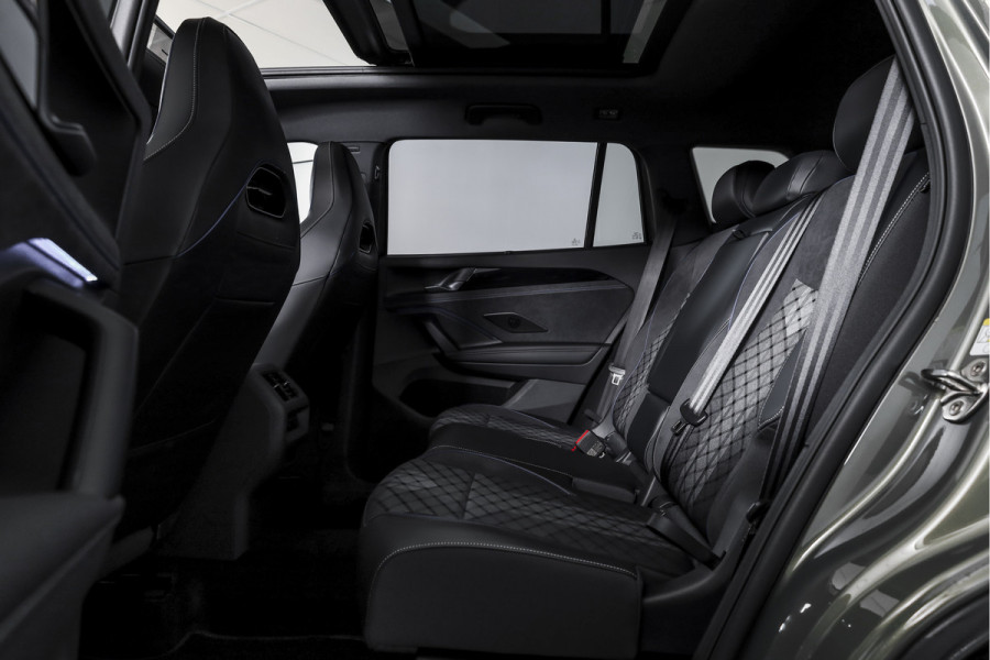 Volkswagen Tayron 1.5 eHybrid 272 PK R-Line Edition | Black Style Pakket | S/K-Panodak | Dig. Cockpit | Adapt. Cruise | Stoel-+Stuurverw. | Camera | App. Connect | ECC | Elek. Klep | LM 20" |