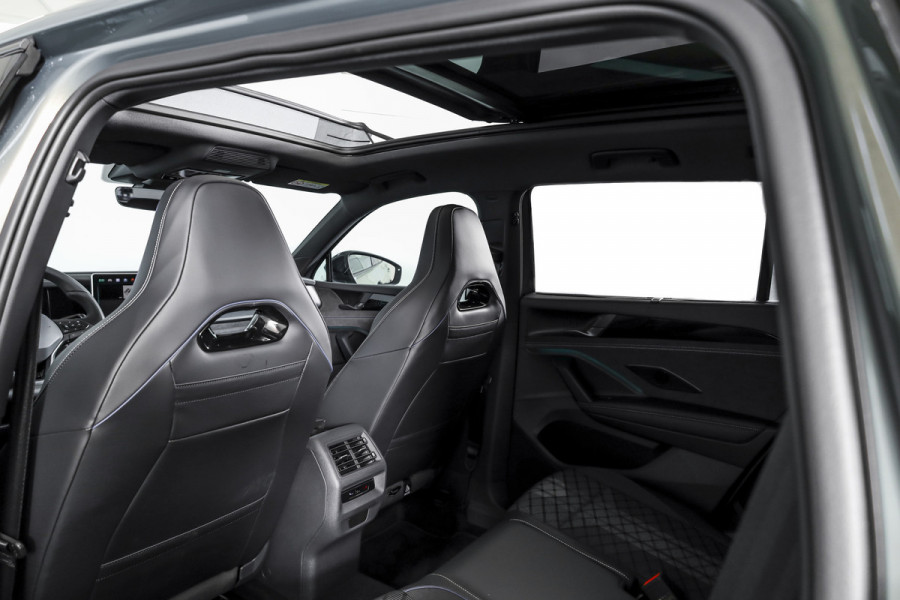 Volkswagen Tayron 1.5 eHybrid 272 PK R-Line Edition | Black Style Pakket | S/K-Panodak | Dig. Cockpit | Adapt. Cruise | Stoel-+Stuurverw. | Camera | App. Connect | ECC | Elek. Klep | LM 20" |