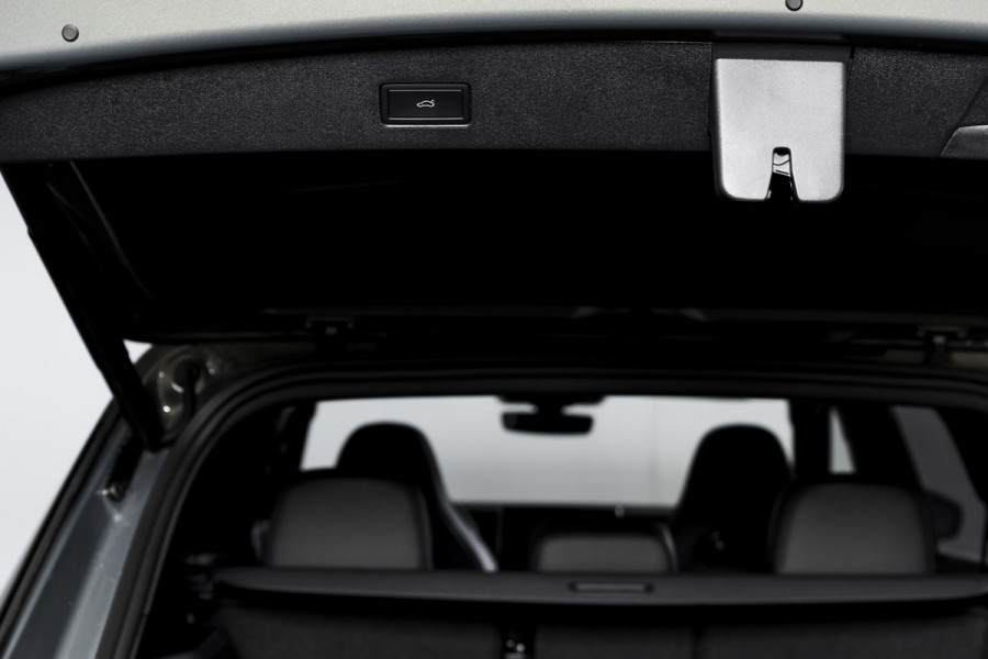 Volkswagen Tayron 1.5 eHybrid 272 PK R-Line Edition | Black Style Pakket | S/K-Panodak | Dig. Cockpit | Adapt. Cruise | Stoel-+Stuurverw. | Camera | App. Connect | ECC | Elek. Klep | LM 20" |