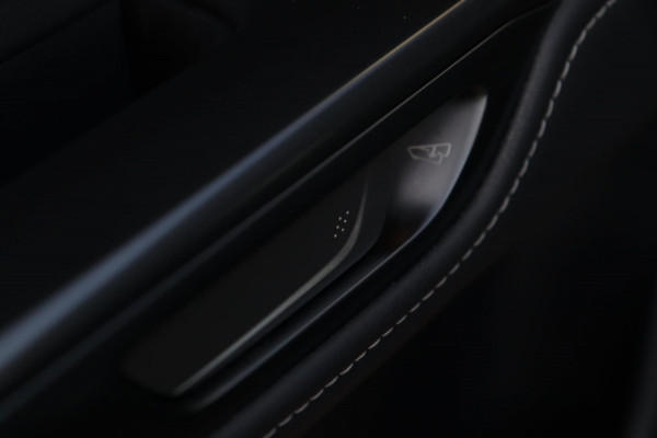 Lexus NX 350h / KEYLESS / ACC / CAMERA / CARPLAY / ALCANTARA