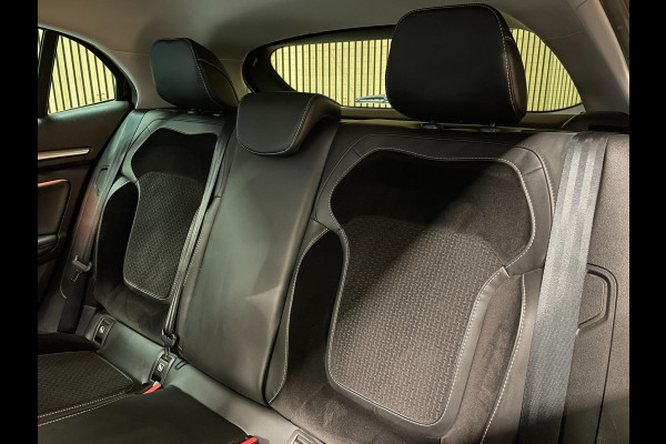 Renault Mégane 1.3 TCe GT-Line|140PK|BLACK EDITION|LEDER/ALCANTARA|NAVIGATIE|APPLE CARPLAY|CAMERA|BLUETOOTH|CRUISE+CLIMATE CONTROL