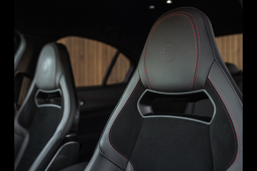 Alfa Romeo Giulia 2.9 V6 Quadrifoglio | Akrapovic | Veel carbon! | CarPlay | Adapt. cruise