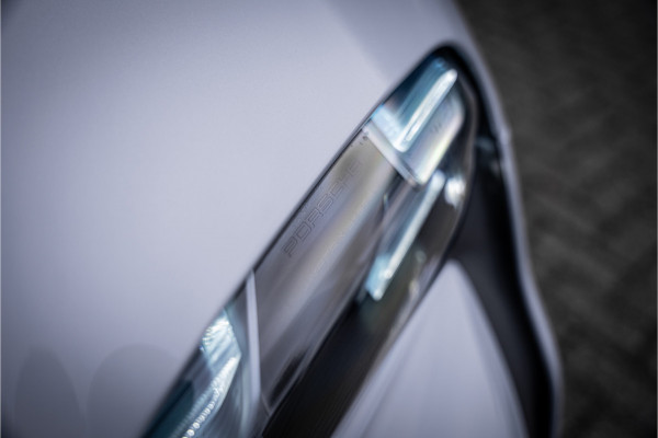 Porsche Taycan GTS 93 kWh ** PCCB ** PDLS+ ** HUD ** Panodak ** Sport Design Carbon ** 4WS NP 190K ** Rijbereik tot 504km (WLTP)