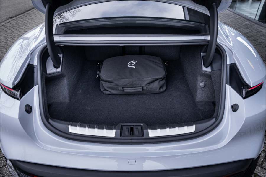 Porsche Taycan GTS 93 kWh ** PCCB ** PDLS+ ** HUD ** Panodak ** Sport Design Carbon ** 4WS NP 190K ** Rijbereik tot 504km (WLTP)