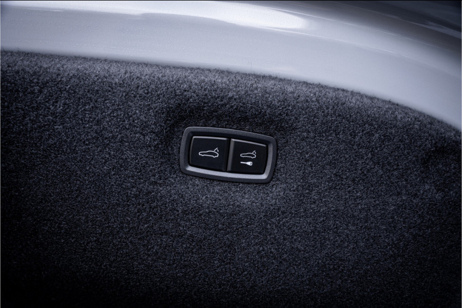 Porsche Taycan GTS 93 kWh ** PCCB ** PDLS+ ** HUD ** Panodak ** Sport Design Carbon ** 4WS NP 190K ** Rijbereik tot 504km (WLTP)