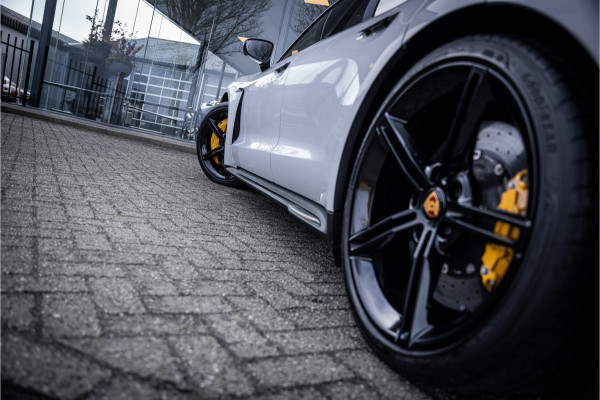 Porsche Taycan GTS 93 kWh ** PCCB ** PDLS+ ** HUD ** Panodak ** Sport Design Carbon ** 4WS NP 190K ** Rijbereik tot 504km (WLTP)