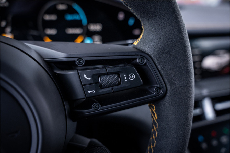 Porsche Taycan GTS 93 kWh ** PCCB ** PDLS+ ** HUD ** Panodak ** Sport Design Carbon ** 4WS NP 190K ** Rijbereik tot 504km (WLTP)