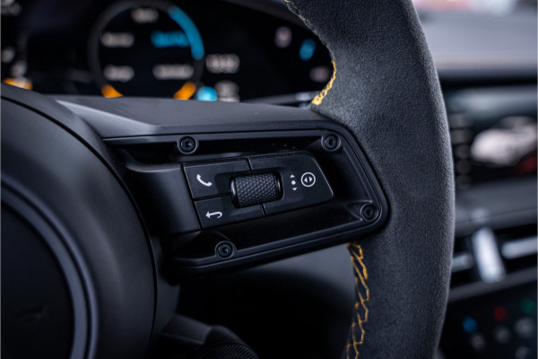 Porsche Taycan GTS 93 kWh ** PCCB ** PDLS+ ** HUD ** Panodak ** Sport Design Carbon ** 4WS NP 190K ** Rijbereik tot 504km (WLTP)