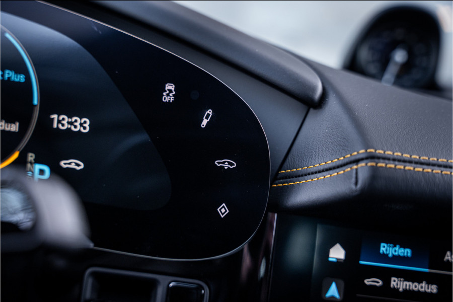 Porsche Taycan GTS 93 kWh ** PCCB ** PDLS+ ** HUD ** Panodak ** Sport Design Carbon ** 4WS NP 190K ** Rijbereik tot 504km (WLTP)