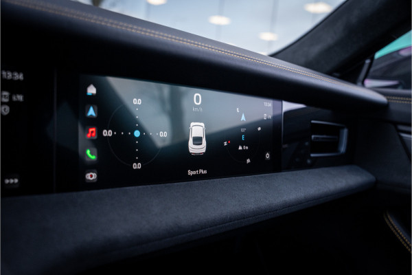 Porsche Taycan GTS 93 kWh ** PCCB ** PDLS+ ** HUD ** Panodak ** Sport Design Carbon ** 4WS NP 190K ** Rijbereik tot 504km (WLTP)