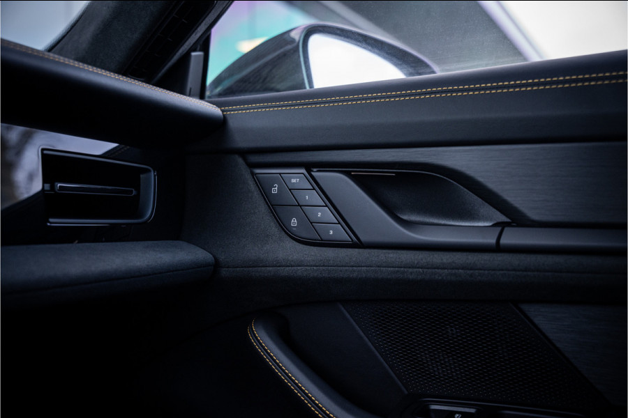 Porsche Taycan GTS 93 kWh ** PCCB ** PDLS+ ** HUD ** Panodak ** Sport Design Carbon ** 4WS NP 190K ** Rijbereik tot 504km (WLTP)