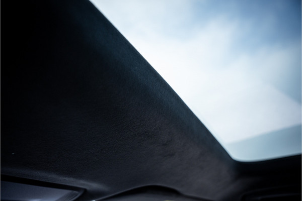 Porsche Taycan GTS 93 kWh ** PCCB ** PDLS+ ** HUD ** Panodak ** Sport Design Carbon ** 4WS NP 190K ** Rijbereik tot 504km (WLTP)