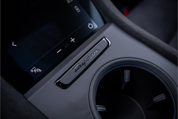 Porsche Taycan GTS 93 kWh ** PCCB ** PDLS+ ** HUD ** Panodak ** Sport Design Carbon ** 4WS NP 190K ** Rijbereik tot 504km (WLTP)