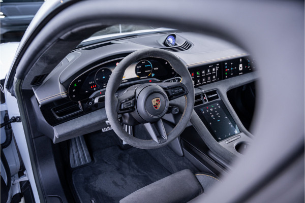 Porsche Taycan GTS 93 kWh ** PCCB ** PDLS+ ** HUD ** Panodak ** Sport Design Carbon ** 4WS NP 190K ** Rijbereik tot 504km (WLTP)