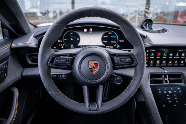 Porsche Taycan GTS 93 kWh ** PCCB ** PDLS+ ** HUD ** Panodak ** Sport Design Carbon ** 4WS NP 190K ** Rijbereik tot 504km (WLTP)