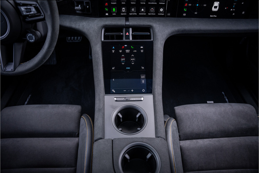 Porsche Taycan GTS 93 kWh ** PCCB ** PDLS+ ** HUD ** Panodak ** Sport Design Carbon ** 4WS NP 190K ** Rijbereik tot 504km (WLTP)