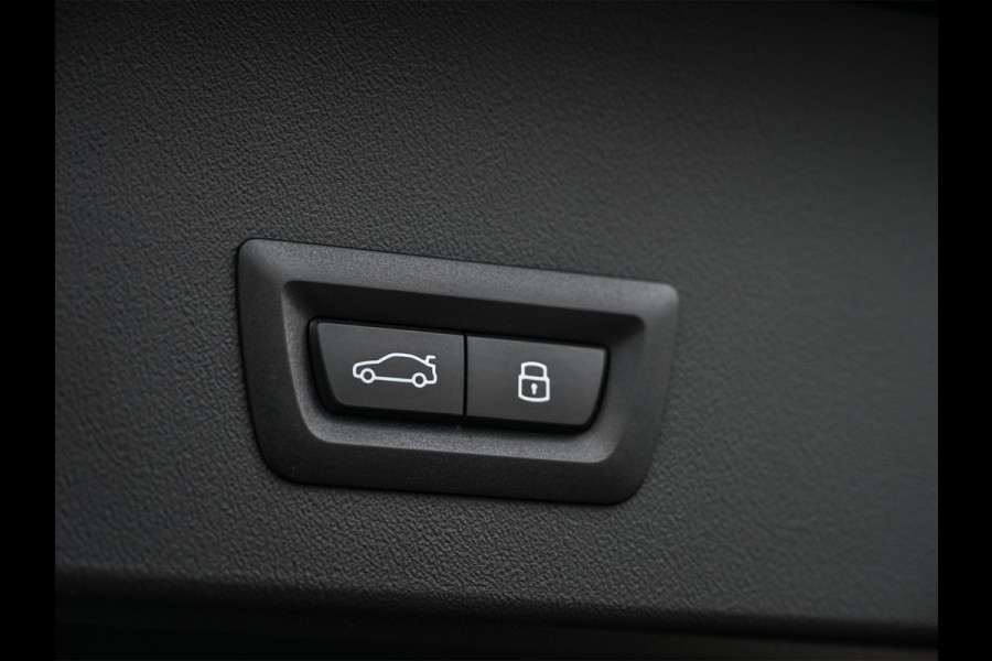 BMW X3 30e xDrive · M-Sport · Panorama dak · Sport stoelen · Driving Assistant Plus · Dab+ · Harman/Kardon · Adaptive Led · Head-Up · 3