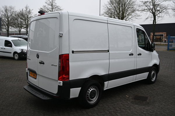 Mercedes-Benz Sprinter 211 CDI L1H1 FWD 3000 kg Trekgewicht, MBUX navigatie met parkeerpakket, Etc.