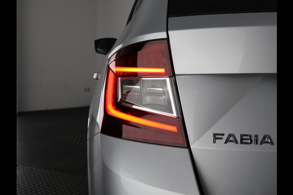 Škoda Fabia Combi TSI 95 PK BUSINESS SPORT GARANTIE 9-2030* VOLLEDIG ONDERHOUDEN. PDC V+A . FULL MAP NAVI . ELEKTRISCHE RAMEN V+A .