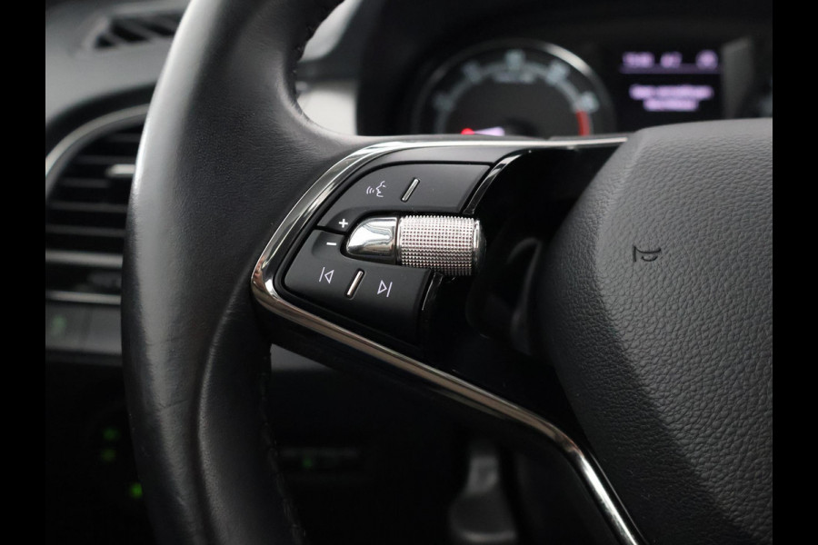 Škoda Fabia Combi TSI 95 PK BUSINESS SPORT GARANTIE 9-2030* VOLLEDIG ONDERHOUDEN. PDC V+A . FULL MAP NAVI . ELEKTRISCHE RAMEN V+A .