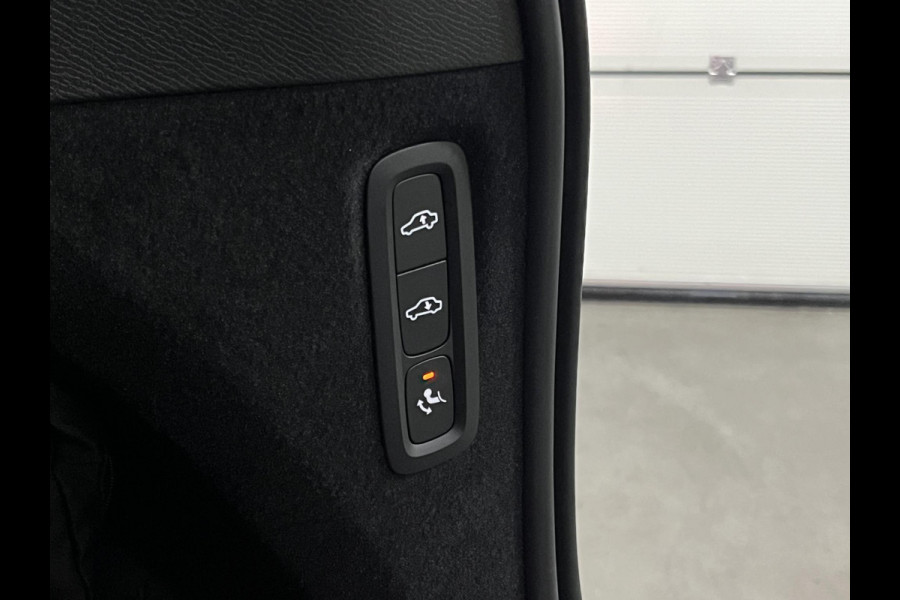 Volvo XC90 2.0 T8 Plug-in hybrid AWD Ultra Dark Luchtvering | Massage | Bowers & Wilkins | Trekhaak | Adapt. Cruise | Stoelventilatie | 22" wielen | 360 camera | Head-up