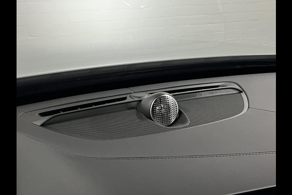 Volvo XC90 2.0 T8 Plug-in hybrid AWD Ultra Dark Luchtvering | Massage | Bowers & Wilkins | Trekhaak | Adapt. Cruise | Stoelventilatie | 22" wielen | 360 camera | Head-up