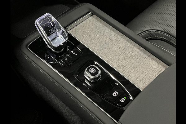 Volvo XC90 2.0 T8 Plug-in hybrid AWD Ultra Dark Luchtvering | Massage | Bowers & Wilkins | Trekhaak | Adapt. Cruise | Stoelventilatie | 22" wielen | 360 camera | Head-up