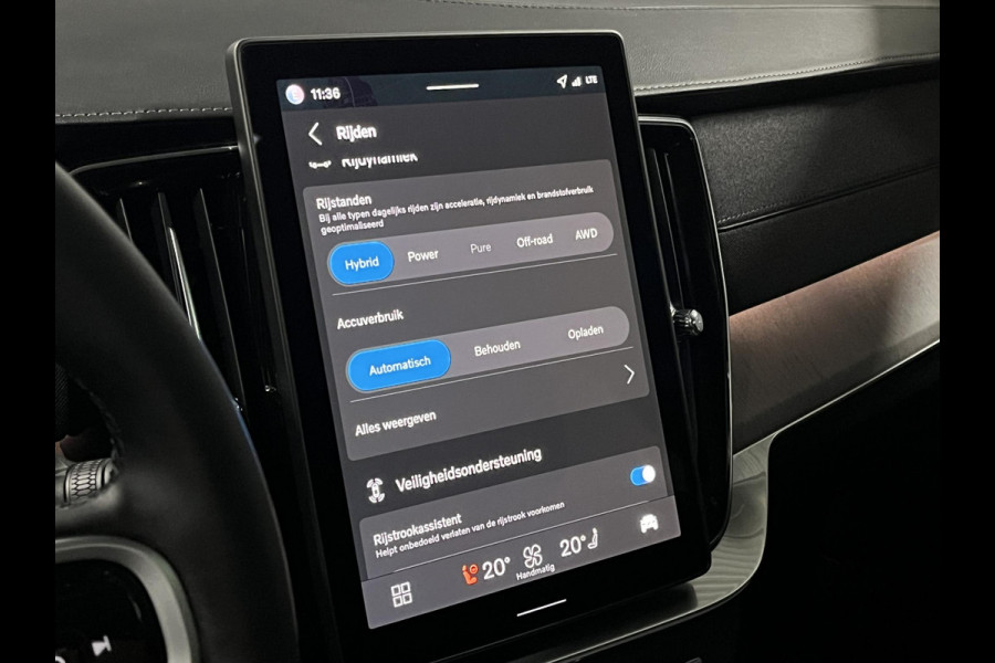 Volvo XC90 2.0 T8 Plug-in hybrid AWD Ultra Dark Luchtvering | Massage | Bowers & Wilkins | Trekhaak | Adapt. Cruise | Stoelventilatie | 22" wielen | 360 camera | Head-up