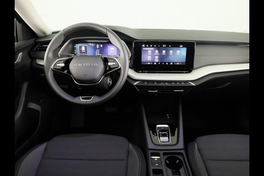 Škoda Octavia Combi Business Edition m-HEV 1.5 TSI 115 pk 7 versn. DSG | Sunset | Wegklapbare trekhaak | 18 inch lichtmetalen velgen Vega Aero zwart