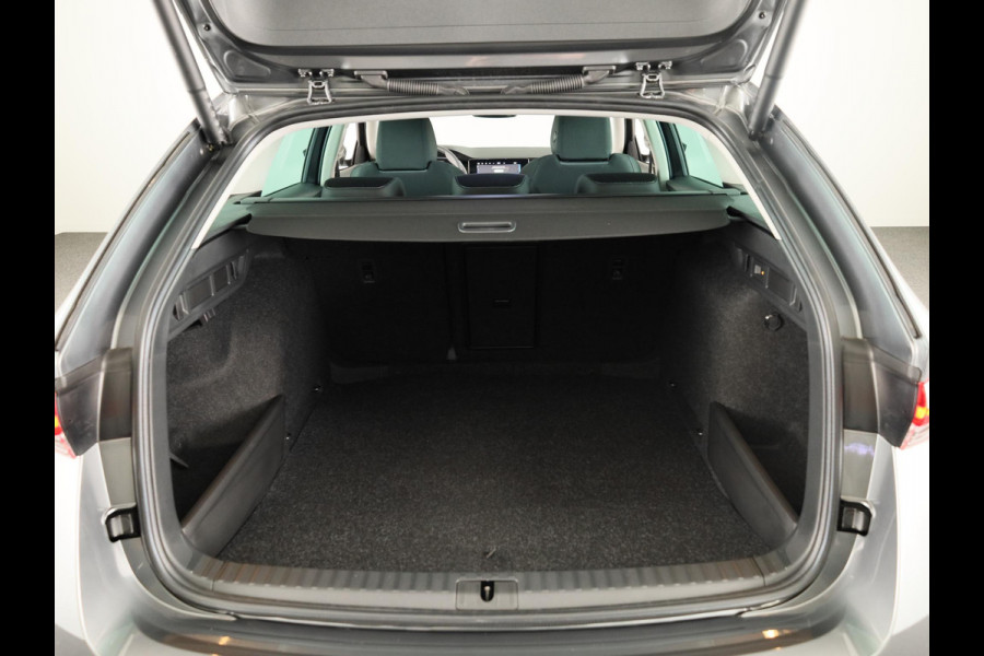 Škoda Octavia Combi Business Edition m-HEV 1.5 TSI 115 pk 7 versn. DSG | Sunset | Wegklapbare trekhaak | 18 inch lichtmetalen velgen Vega Aero zwart