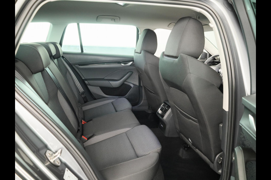 Škoda Octavia Combi Business Edition m-HEV 1.5 TSI 115 pk 7 versn. DSG | Sunset | Wegklapbare trekhaak | 18 inch lichtmetalen velgen Vega Aero zwart