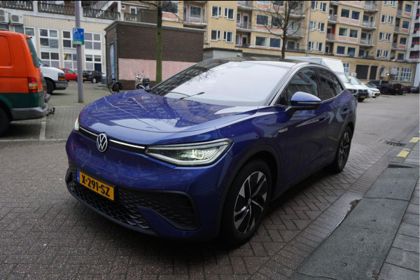 Volkswagen ID.5 Pro 77 kWh | 94%SOH | Panoramadak | MATRIX | Leer | 360 camera | Adaptieve cruise + lane departure met stuurcorrectie | Dakspoiler | Apple Carplay | Key Less Entry/ Go | Sfeerverlichting
