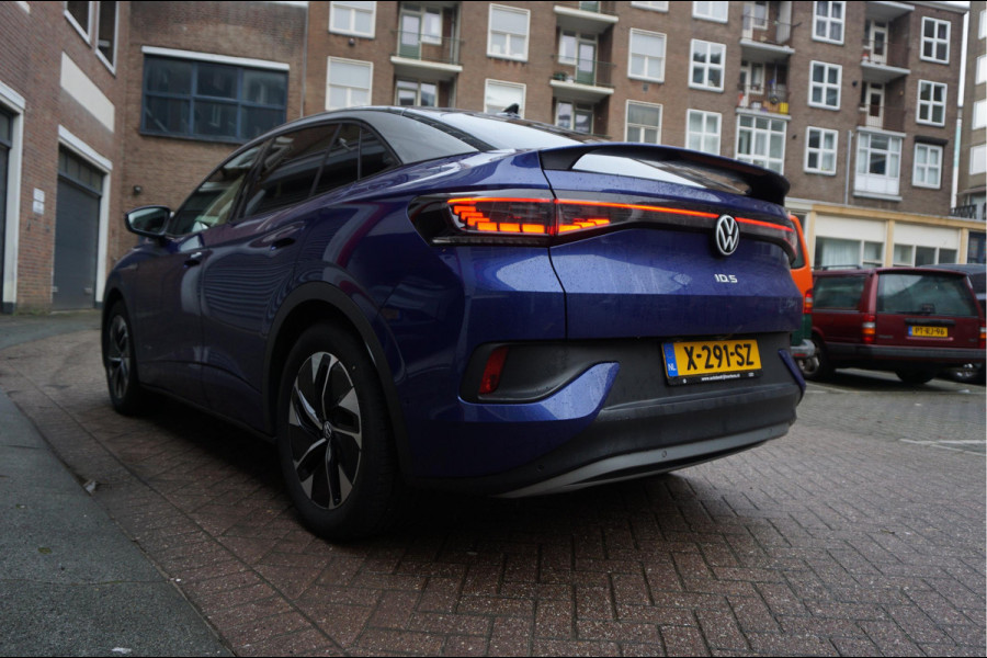 Volkswagen ID.5 Pro 77 kWh | 94%SOH | Panoramadak | MATRIX | Leer | 360 camera | Adaptieve cruise + lane departure met stuurcorrectie | Dakspoiler | Apple Carplay | Key Less Entry/ Go | Sfeerverlichting