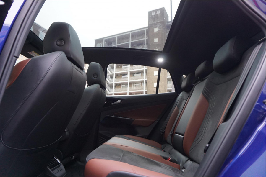 Volkswagen ID.5 Pro 77 kWh | 94%SOH | Panoramadak | MATRIX | Leer | 360 camera | Adaptieve cruise + lane departure met stuurcorrectie | Dakspoiler | Apple Carplay | Key Less Entry/ Go | Sfeerverlichting