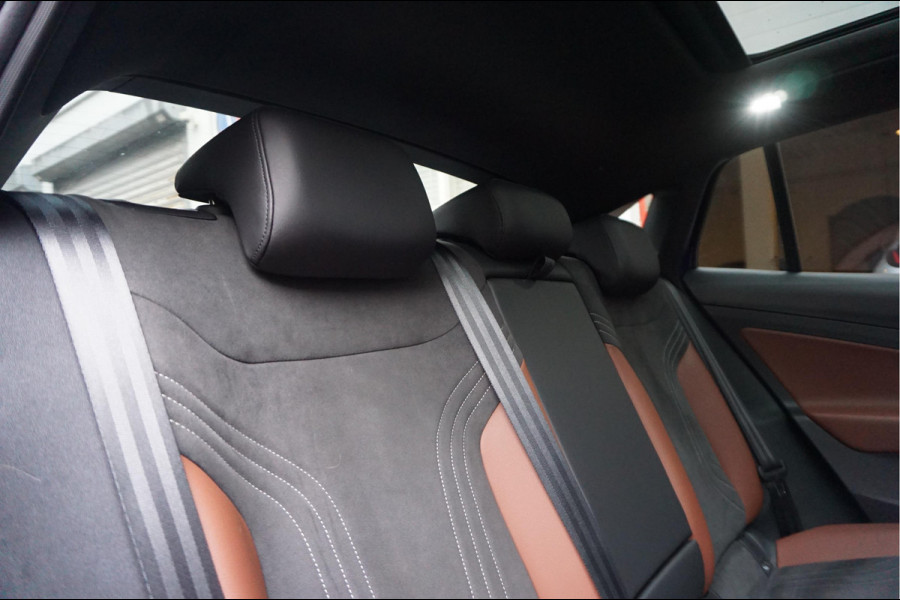 Volkswagen ID.5 Pro 77 kWh | 94%SOH | Panoramadak | MATRIX | Leer | 360 camera | Adaptieve cruise + lane departure met stuurcorrectie | Dakspoiler | Apple Carplay | Key Less Entry/ Go | Sfeerverlichting