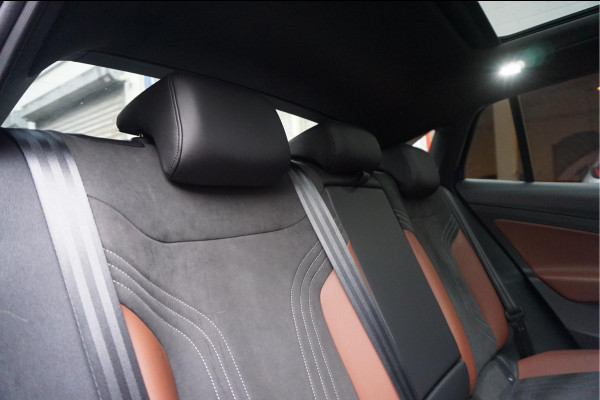 Volkswagen ID.5 Pro 77 kWh | 94%SOH | Panoramadak | MATRIX | Leer | 360 camera | Adaptieve cruise + lane departure met stuurcorrectie | Dakspoiler | Apple Carplay | Key Less Entry/ Go | Sfeerverlichting