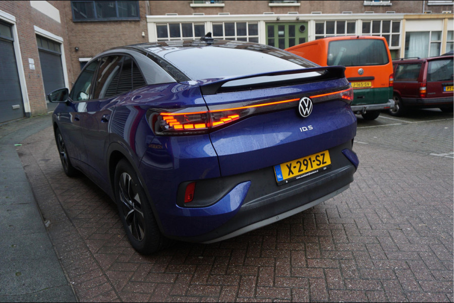 Volkswagen ID.5 Pro 77 kWh | 94%SOH | Panoramadak | MATRIX | Leer | 360 camera | Adaptieve cruise + lane departure met stuurcorrectie | Dakspoiler | Apple Carplay | Key Less Entry/ Go | Sfeerverlichting